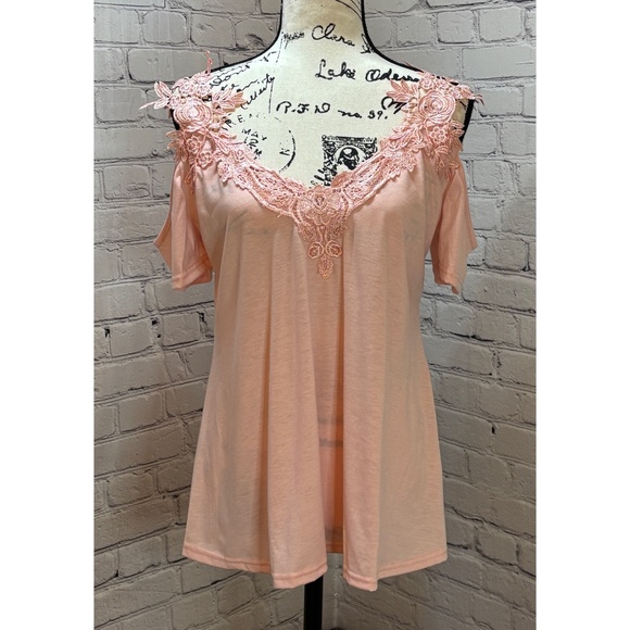 Binmer Women’s Peach Lace Trim Cold Shoulder Tee (Size L) - Picture 1 of 9